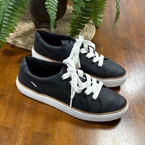 Toms Black leather Sneakers with White Laces